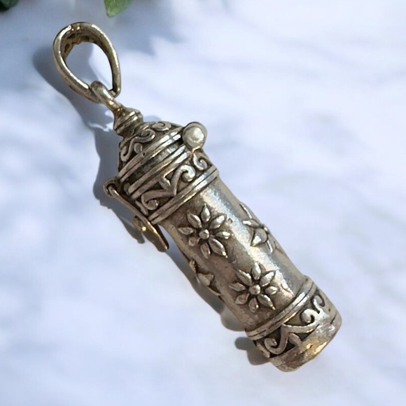 Sterling Silver Prayer/Poison Vial Locket Pendant - Picture 5 of 10